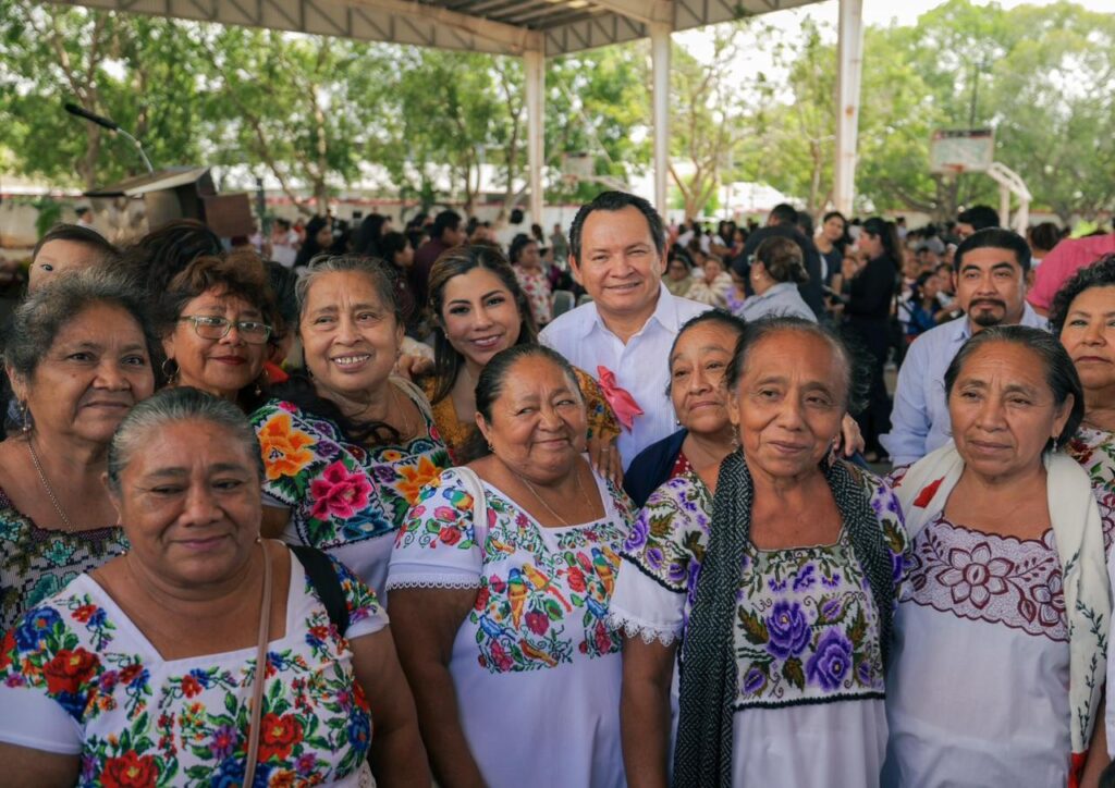 Impulso histórico al arte yucateco: Más de 1,200 artesanos reciben apoyo del Renacimiento Maya para transformar su futuro / Joaquín Díaz Mena