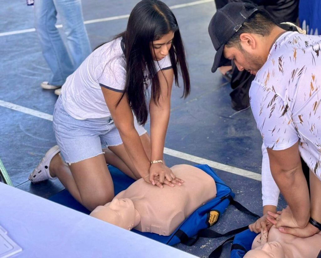 Cientos de jóvenes aseguran su educación en la Feria Vocacional Kanasín 2026.