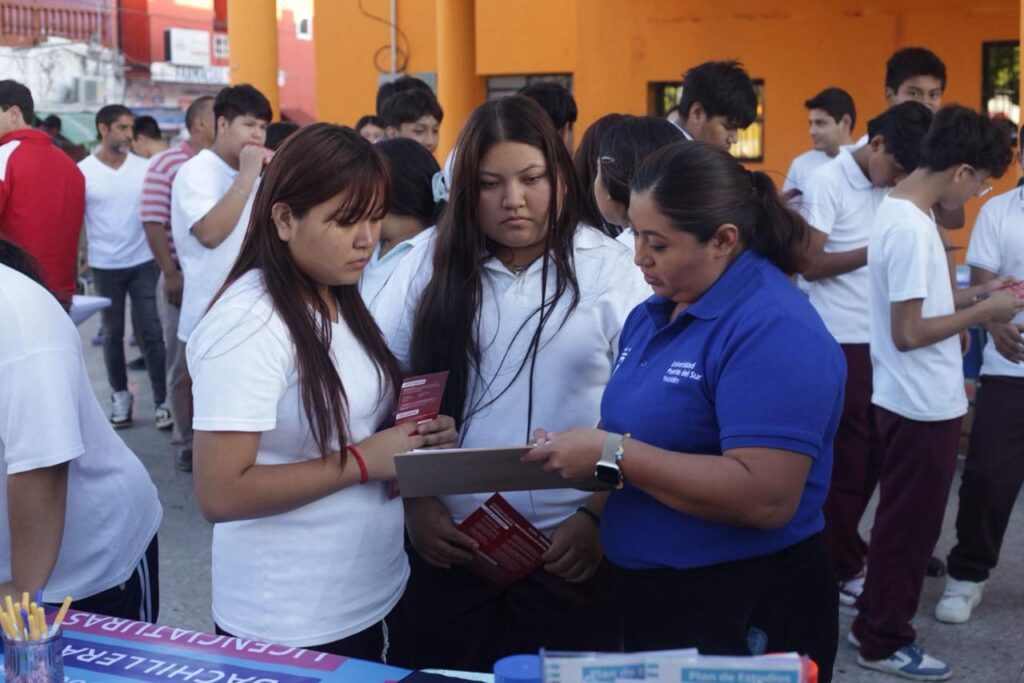 La estrategia de Edwin Bojórquez para llevar la universidad a las colonias de Kanasín.