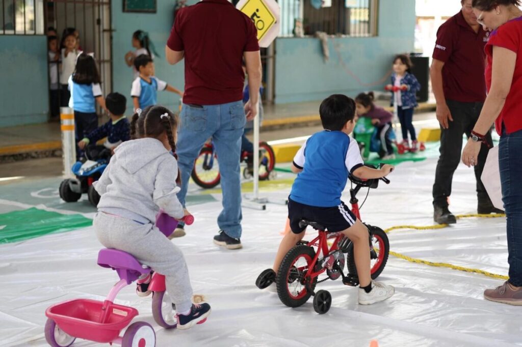 Seguridad vial en zona escolar de Juan Pablo II Mérida 2026.