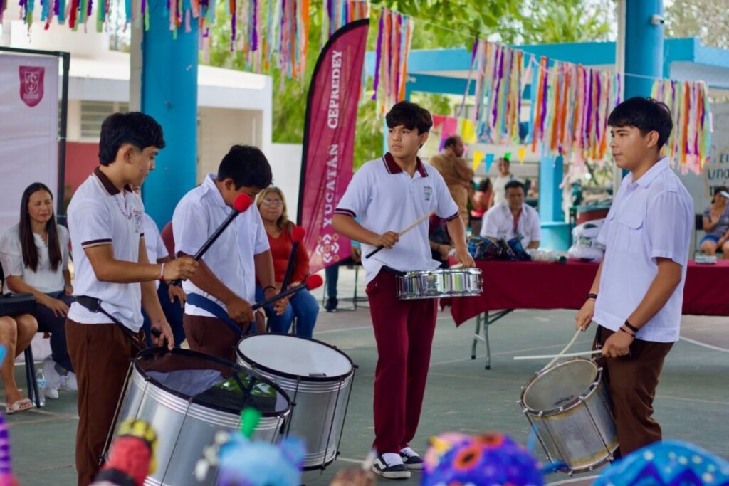 Ixil clausura el Modelo KAAB con impactante concurso de alebrijes.