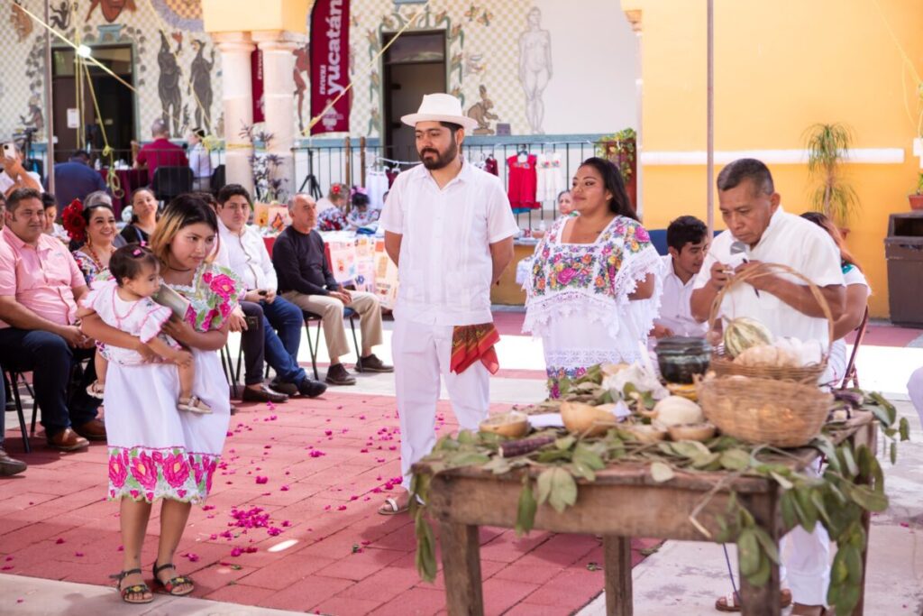 Celebran 12 años de preservar y fortalecer la cultura maya en Izamal 