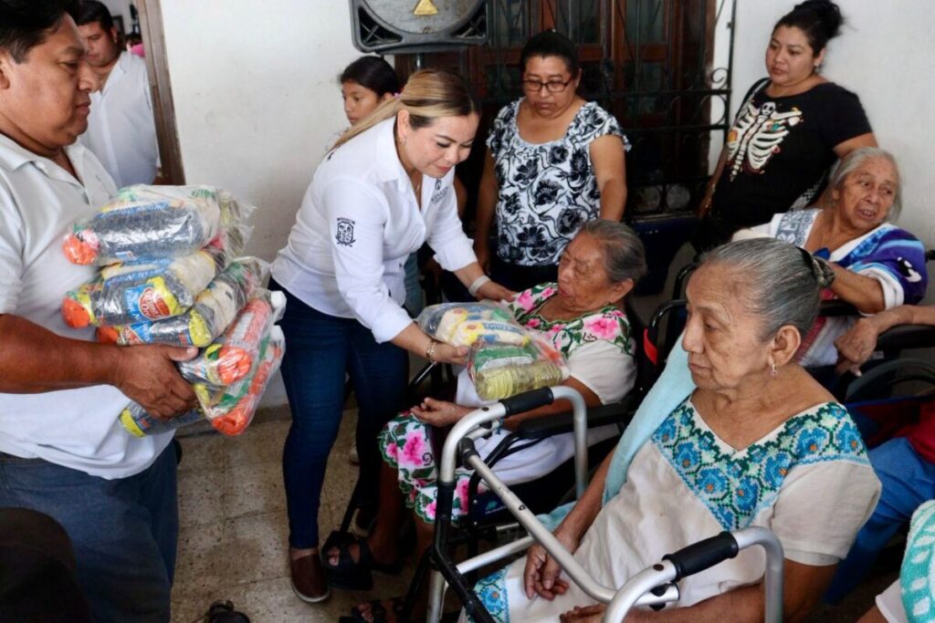 “Esperanza que alimenta”: DIF de Kanasín fortalece apoyo a familias vulnerables con entrega de despensas / Edwin Bojórquez Ramírez y Raquel Balam Rocha de Bojór
