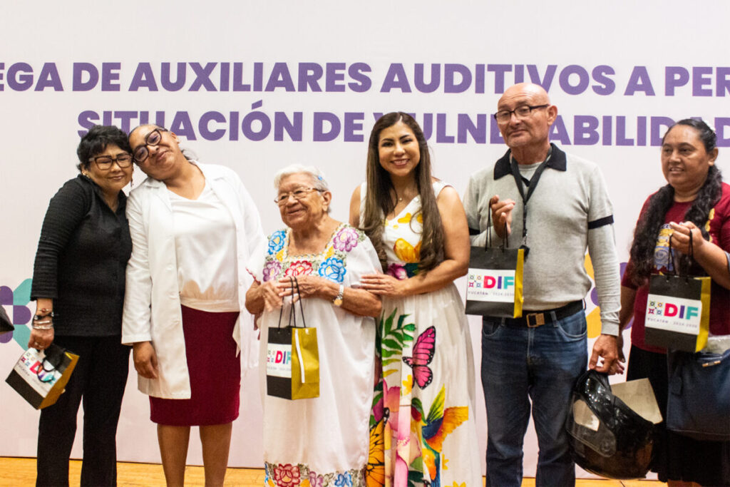 Renacimiento Maya otorga apoyo a más de 100 yucatecos de diferentes municipios con la entrega de auxiliares auditivos / Joaquín Díaz Mena y Wendy Méndez Naal 
