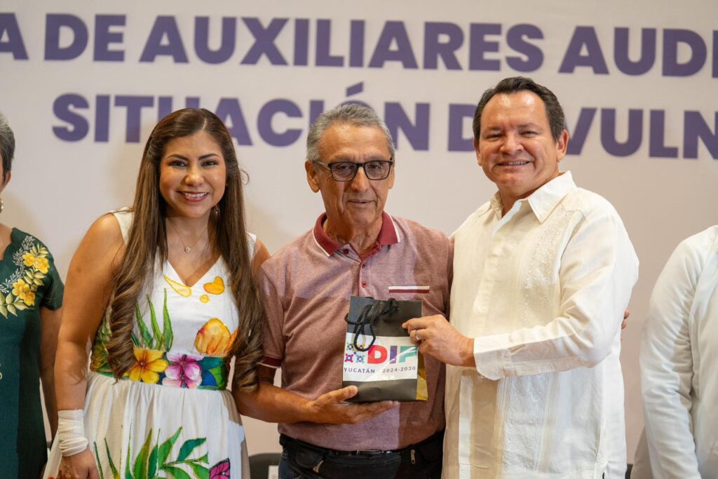 Renacimiento Maya otorga apoyo a más de 100 yucatecos de diferentes municipios con la entrega de auxiliares auditivos / Joaquín Díaz Mena y Wendy Méndez Naal 