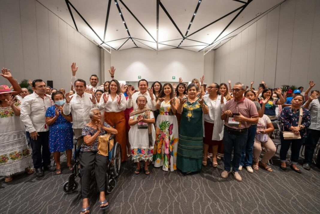 Renacimiento Maya otorga apoyo a más de 100 yucatecos de diferentes municipios con la entrega de auxiliares auditivos / Joaquín Díaz Mena y Wendy Méndez Naal