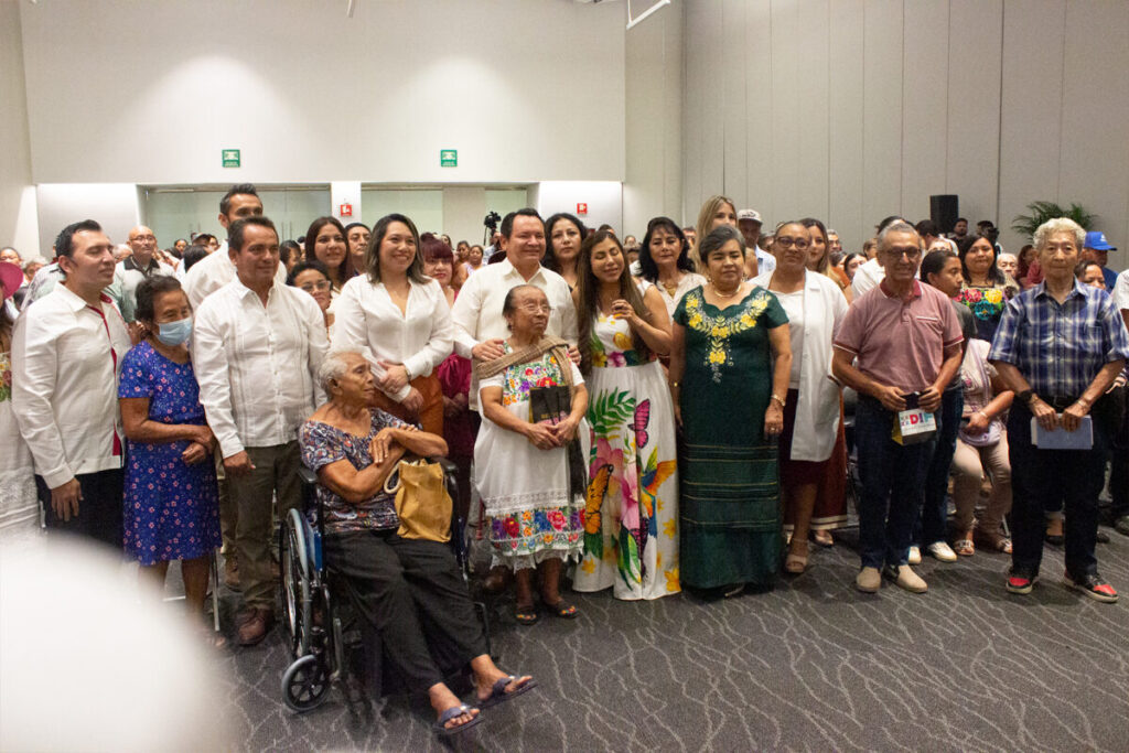Renacimiento Maya otorga apoyo a más de 100 yucatecos de diferentes municipios con la entrega de auxiliares auditivos / Joaquín Díaz Mena y Wendy Méndez Naal 