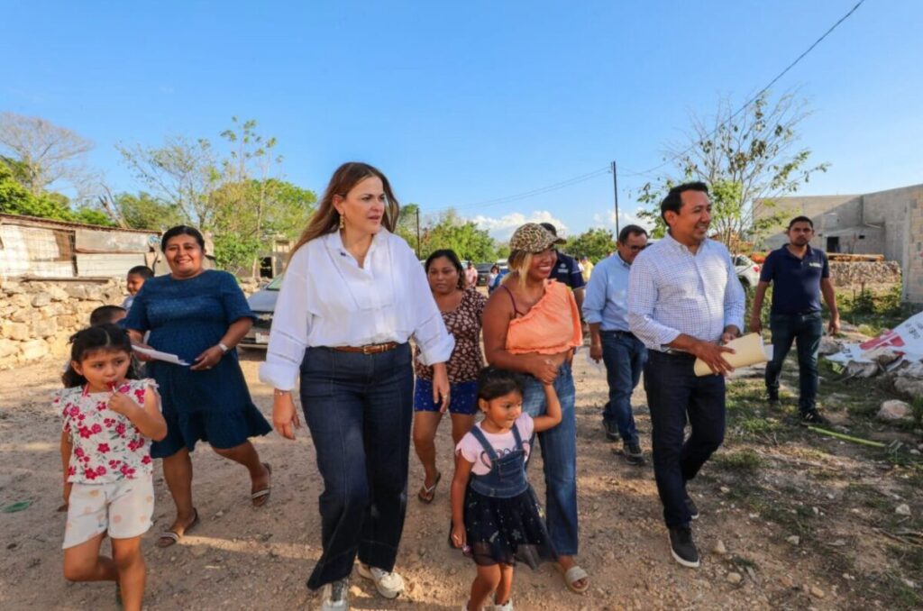 La alcaldesa Cecilia Patrón Laviada impulsa la mejora de viviendas en comisarías de Mérida