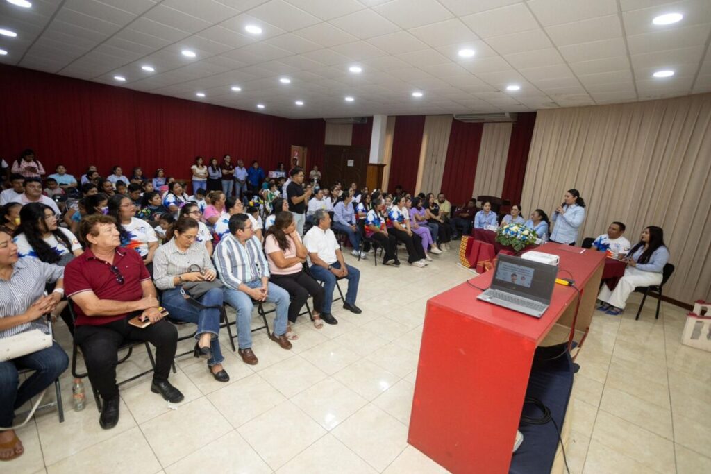 La alcaldesa Kenia Walldina Sauri impulsa programa “Iluminando Corazones” en favor de la inclusión en Umán
