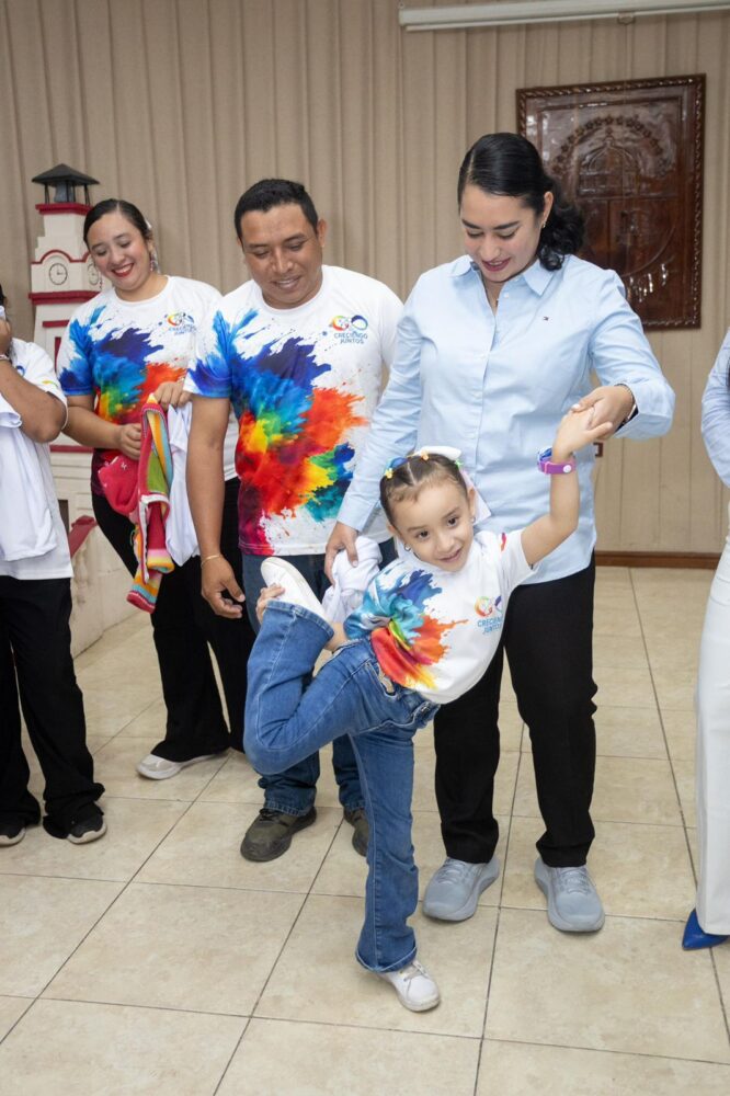 La alcaldesa Kenia Walldina Sauri impulsa programa “Iluminando Corazones” en favor de la inclusión en Umán