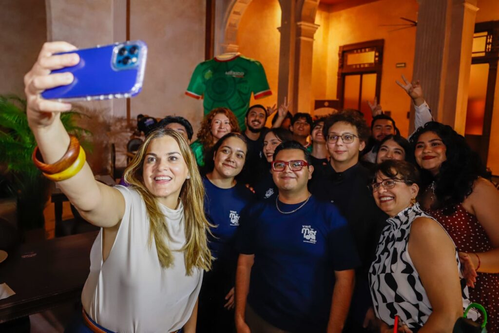 Presenta Cecilia Patrón “Mérida, una Ciudad Viva” como capital cultural y turística que conectará al mundo entre gol y gol