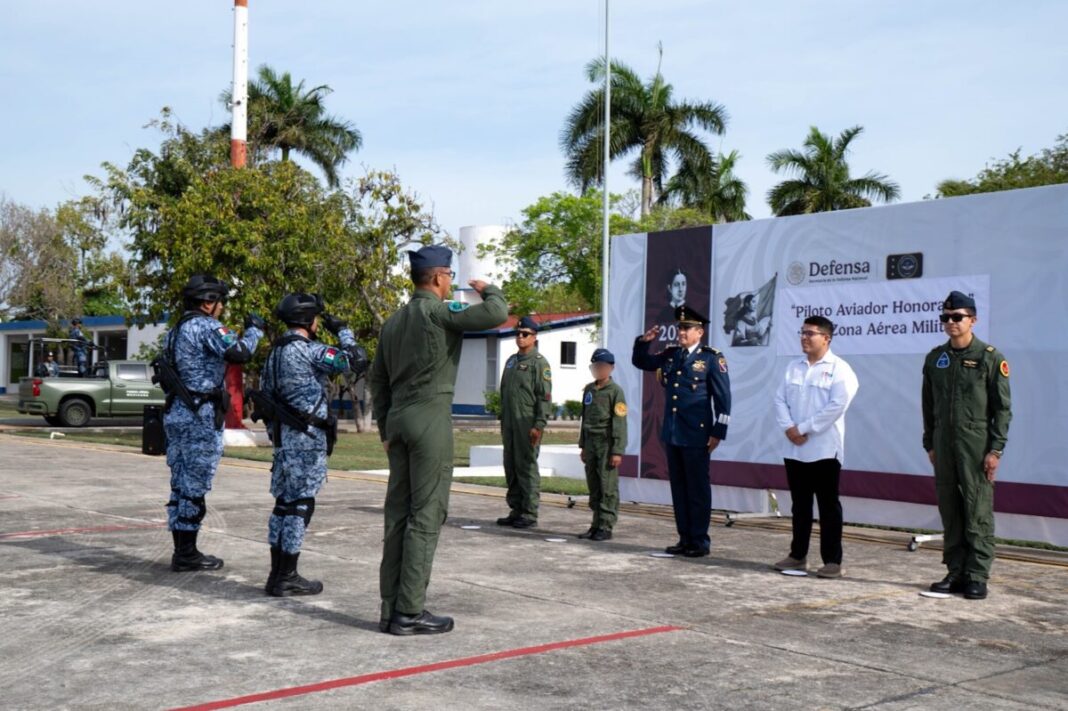 DIF Yucatán le cumple sueño de volar con el Ejército Mexicano a pequeño de 11 años de la Casa Otoch