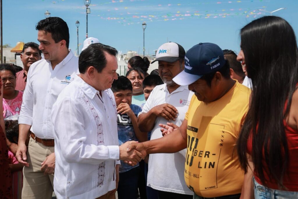 El Gobernador Joaquín Díaz Mena entrega reconstrucción de calles en Progreso y Flamboyanes