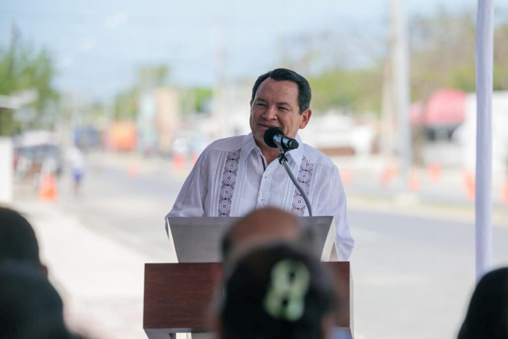 El Gobernador Joaquín Díaz Mena entrega reconstrucción de calles en Progreso y Flamboyanes
