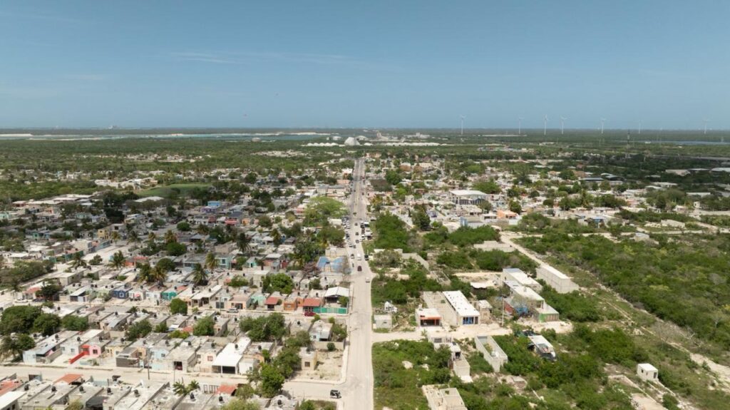 El Gobernador Joaquín Díaz Mena entrega reconstrucción de calles en Progreso y Flamboyanes