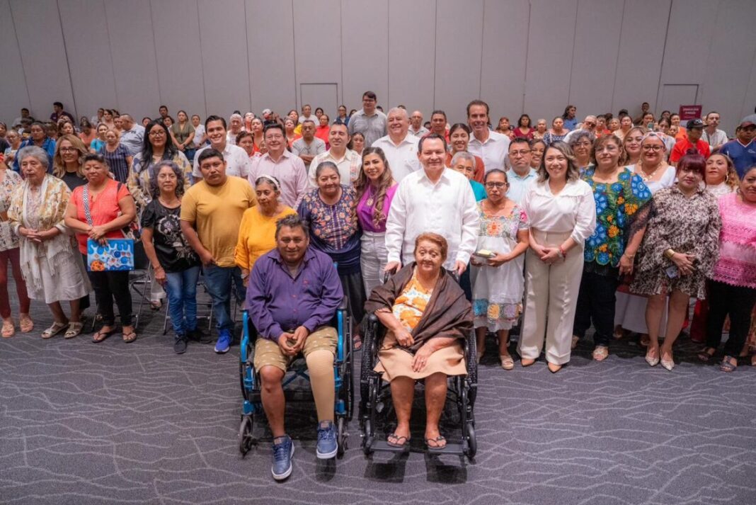 El Gobernador Joaquín Díaz Mena entregan apoyos que transforman vidas en Yucatán