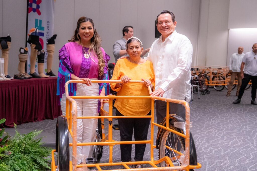 El Gobernador Joaquín Díaz Mena entregan apoyos que transforman vidas en Yucatán 