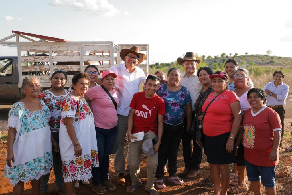 El Gobernador Joaquín Díaz Mena impulsan educación y desarrollo rural en Ticul con nuevas obras