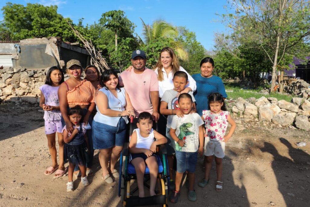 La alcaldesa Cecilia Patrón Laviada impulsa la mejora de viviendas en comisarías de Mérida