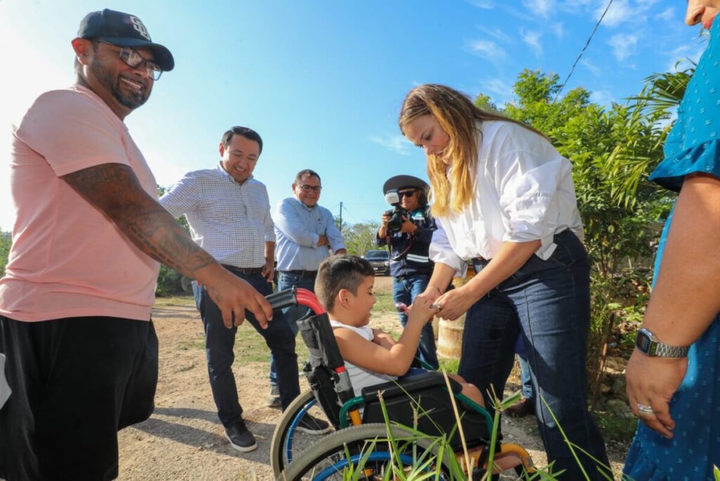 La alcaldesa Cecilia Patrón Laviada impulsa la mejora de viviendas en comisarías de Mérida