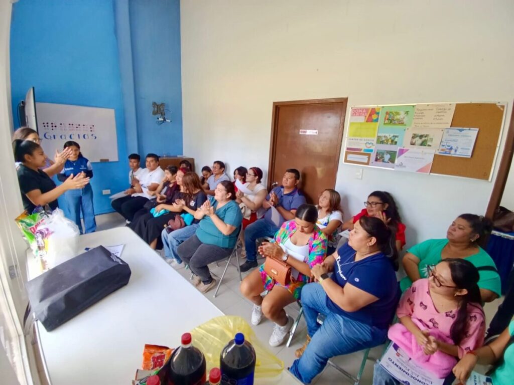 DIF Kanasín programa "Abriendo puertas a la inclusión": 20 ciudadanos se gradúan en lectoescritura Braille
