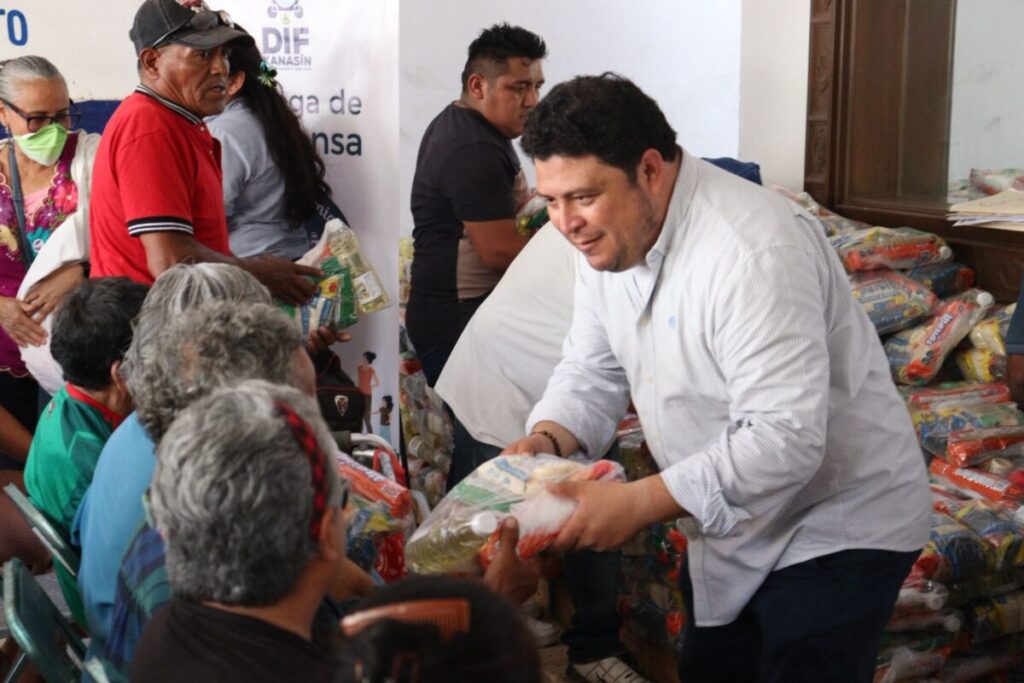 “Esperanza que alimenta”: DIF de Kanasín fortalece apoyo a familias vulnerables con entrega de despensas / Edwin Bojórquez Ramírez y Raquel Balam Rocha de Bojór