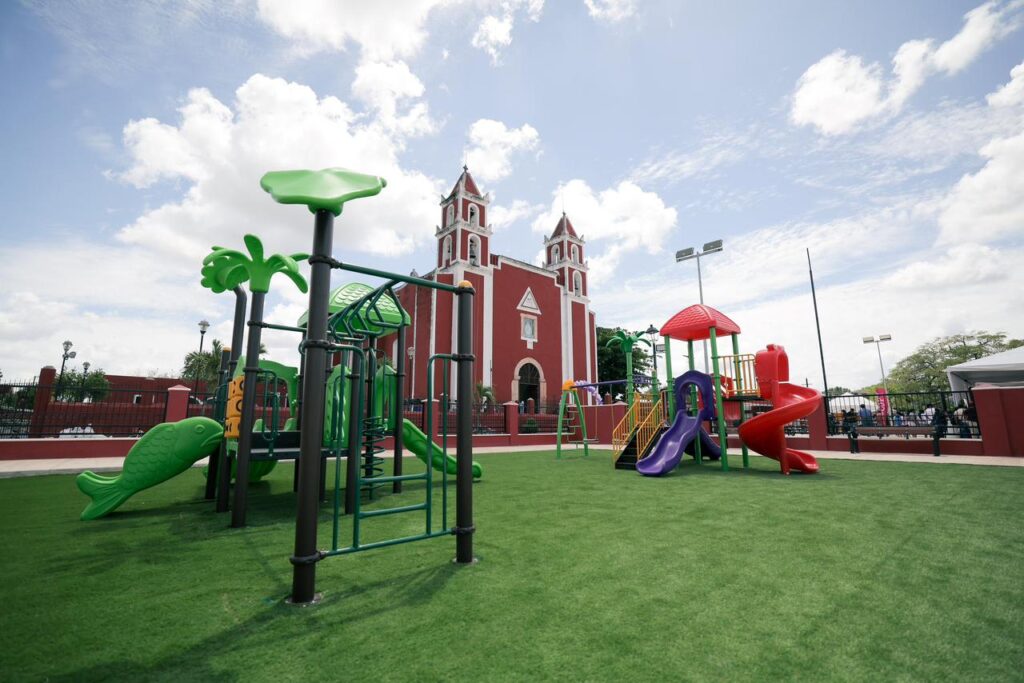El Gobernador Joaquín Díaz Mena entrega parques y fortalece espacios públicos en Baca, Yucatán