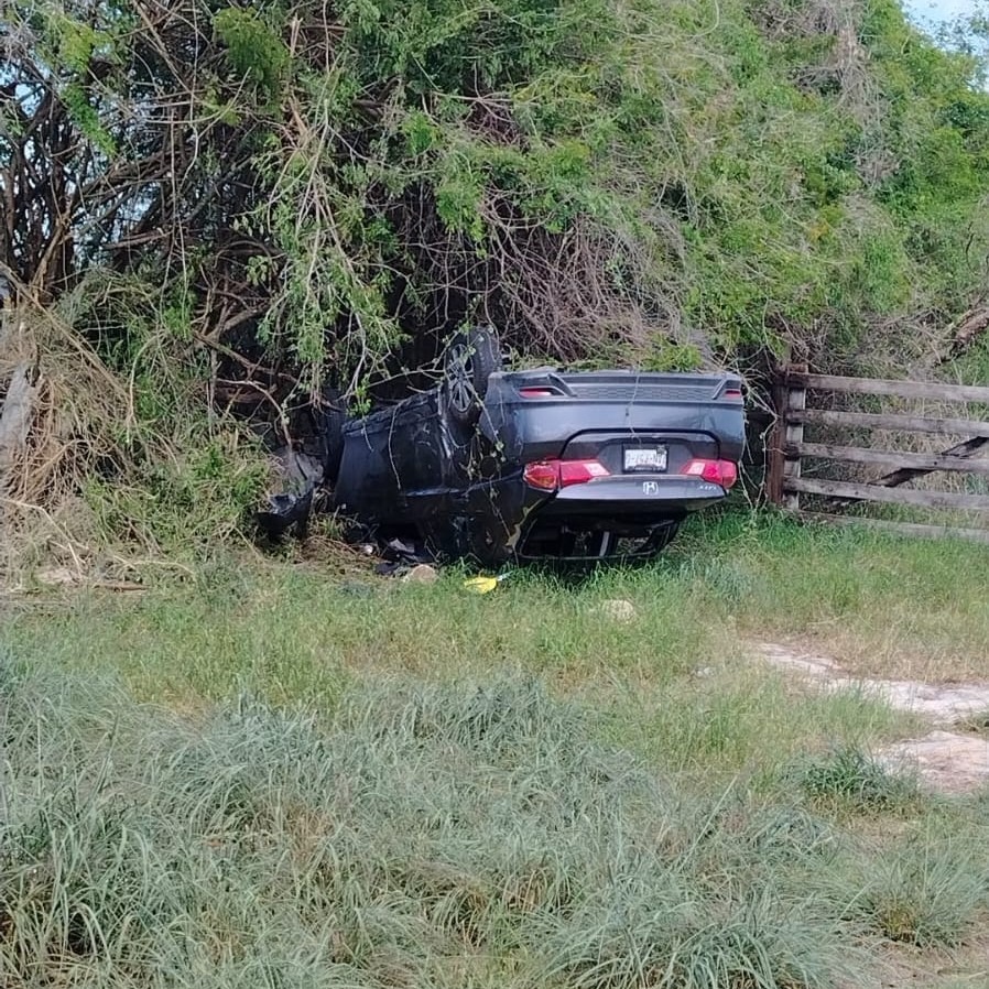 Aparatoso accidente en la Mérida–Tizimín deja a una conductora lesionada