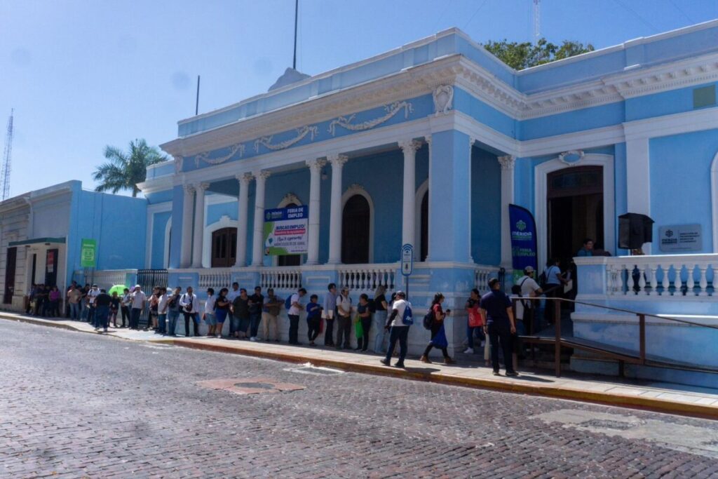 Aspirantes en la Feria del Empleo Mérida 2026