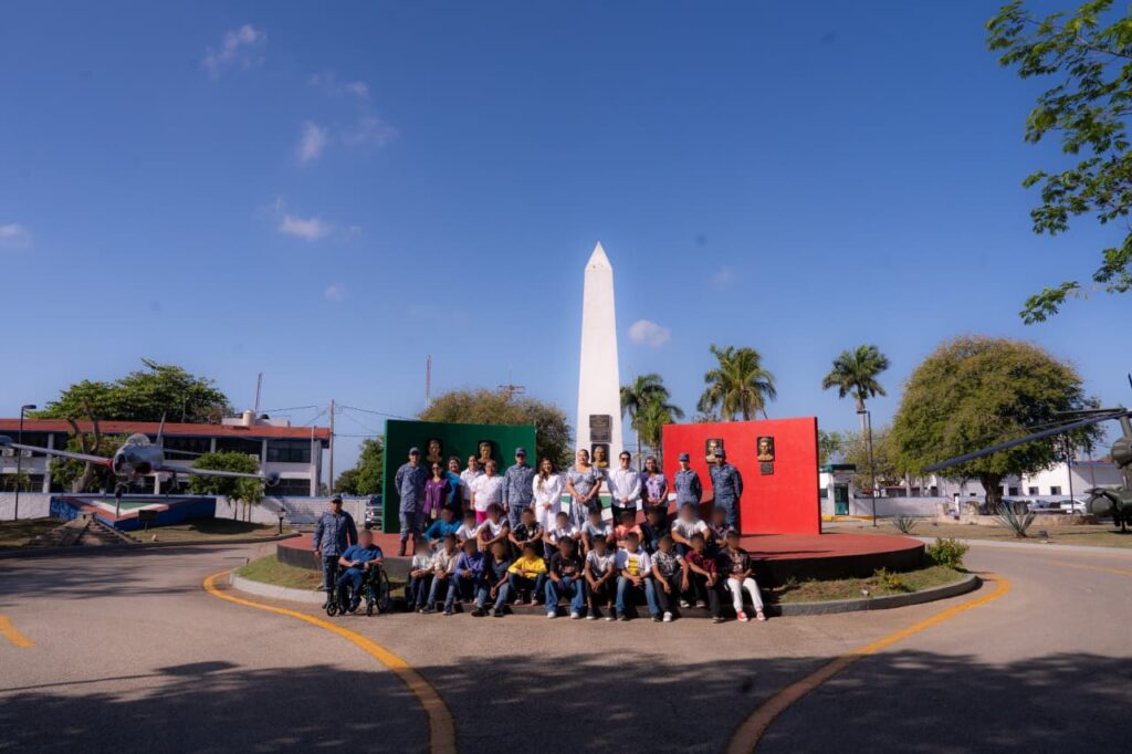 DIF Yucatán impulsa proyectos de vida para adolescentes de Casa Otoch con visita a la 17ª Zona Aérea Militar / Mtra. Wendy Méndez Naal
