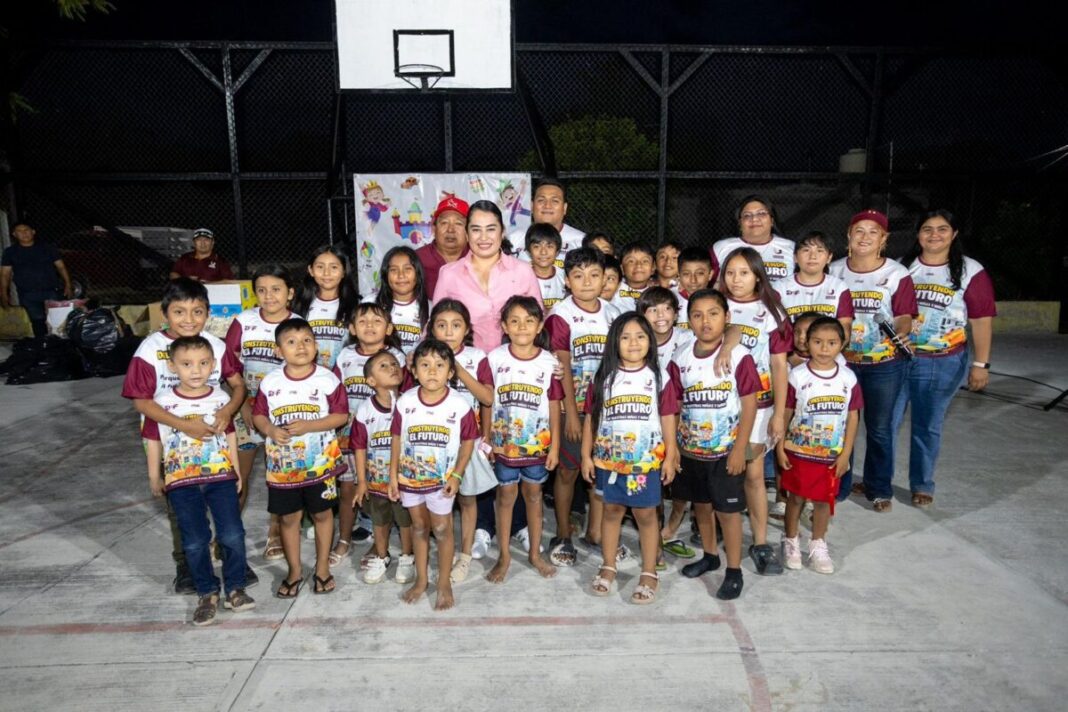 Kenia Walldina Sauri lleva alegría a todas las comisarías con doble celebración para niñas, niños y mamás en Umán