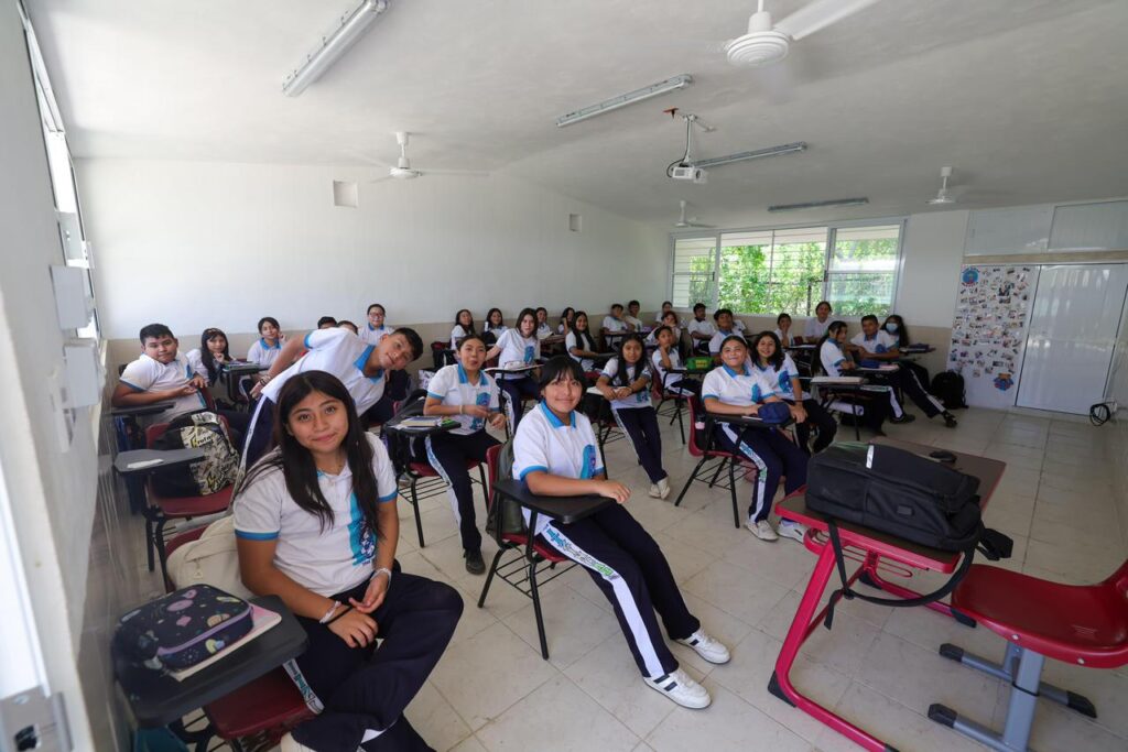 Renacimiento Maya fortalece educación y movilidad en Umán con nuevas obras / Joaquín Díaz Mena