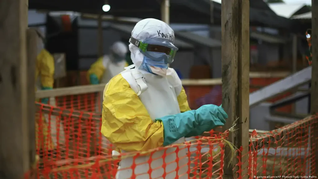 Las autoridades de salud en África confirman un aumento drástico en las cifras de contagios y fallecimientos provocados por el reciente brote del virus del ébola