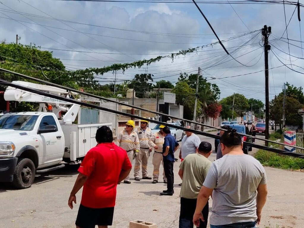 Habitantes de la colonia Miraflores colapsan la circulación vehicular mediante bloqueos en diversos puntos tras acumular más de dos días sin servicio de luz