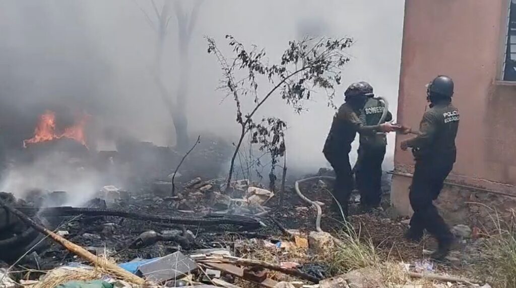 Incendio provocado en Kanasín moviliza a cuerpos de emergencia; hay un detenido