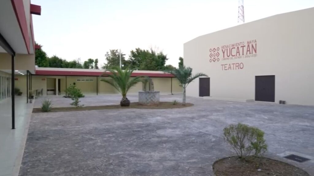 Gobernador Joaquín Díaz Mena entrega renovada Casa de la Cultura en Tekit