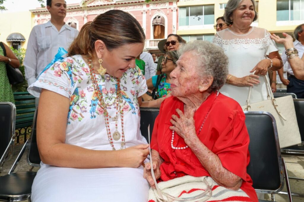 Cecilia Patrón celebra a las madres meridanas y reafirma programas en su apoyo