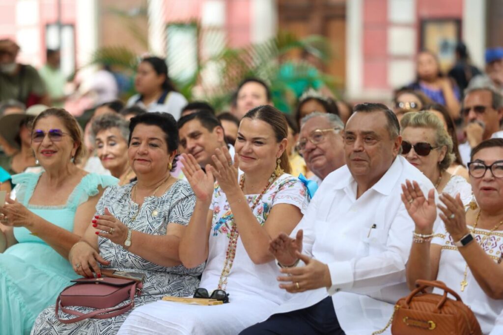 Cecilia Patrón celebra a las madres meridanas y reafirma programas en su apoyo