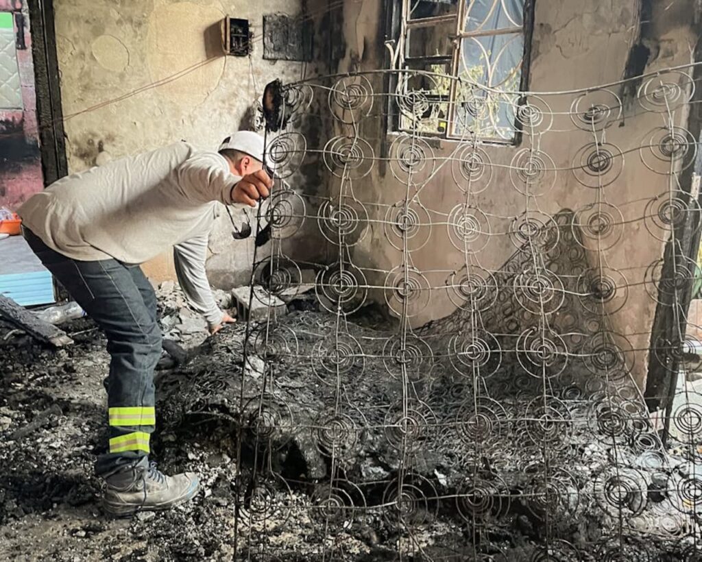 Renacimiento Maya atiende a familia afectada por incendio en Santa Rosa de Mérida / Joaquín Díaz Mena