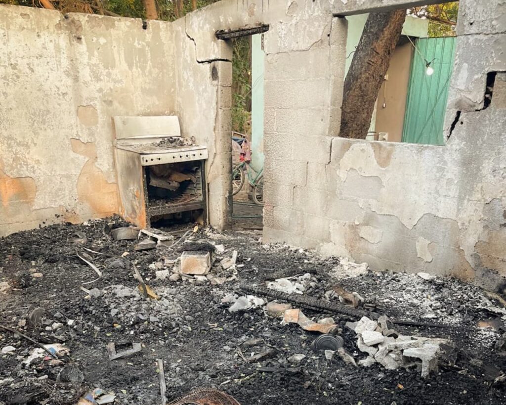 Renacimiento Maya atiende a familia afectada por incendio en Santa Rosa de Mérida / Joaquín Díaz Mena