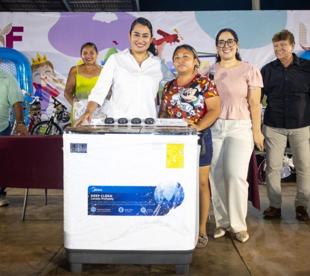 La alcaldesa Kenia Walldina Sauri lleva por primera vez festejo masivo del Día del Niño y la Niña a Itzincab, Umán 