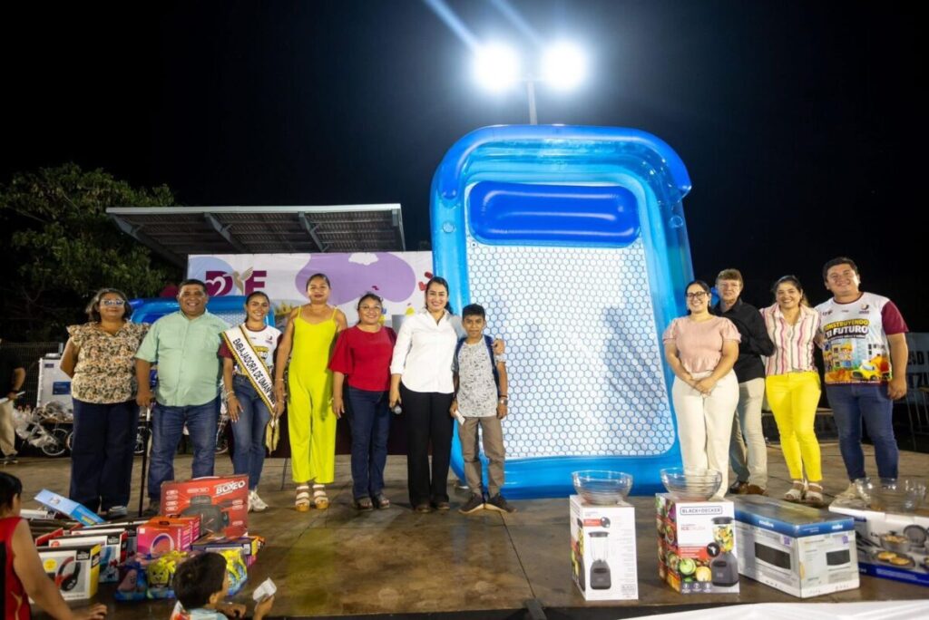 La alcaldesa Kenia Walldina Sauri lleva por primera vez festejo masivo del Día del Niño y la Niña a Itzincab, Umán 