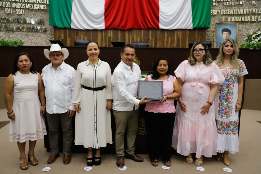 El colectivo “Las Chelemeras” recibe la presea Elvia Carrillo Puerto 2026