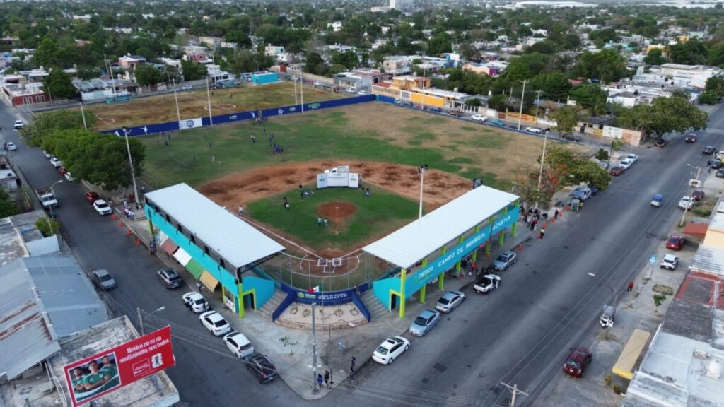 Cecilia Patrón Laviada entrega trabajos de renovación de la Unidad Deportiva en Pacabtún
