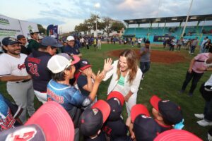 Cecilia Patrón Laviada entrega trabajos de renovación de la Unidad Deportiva en Pacabtún