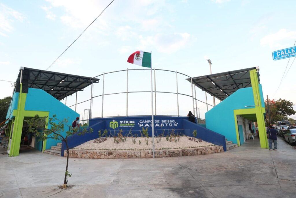 Cecilia Patrón Laviada entrega trabajos de renovación de la Unidad Deportiva en Pacabtún