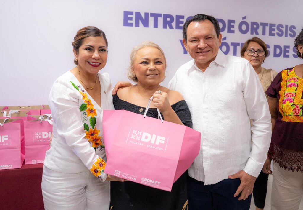 Renacimiento Maya entrega primeros kits de seguimiento para prótesis de seno y refuerza apoyos protésicos / Joaquín Díaz Mena y Mtra. Wendy Méndez Naal