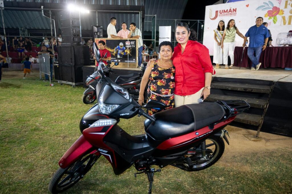 Festejos Día de las Madres Umán 2026 Kenia Walldina