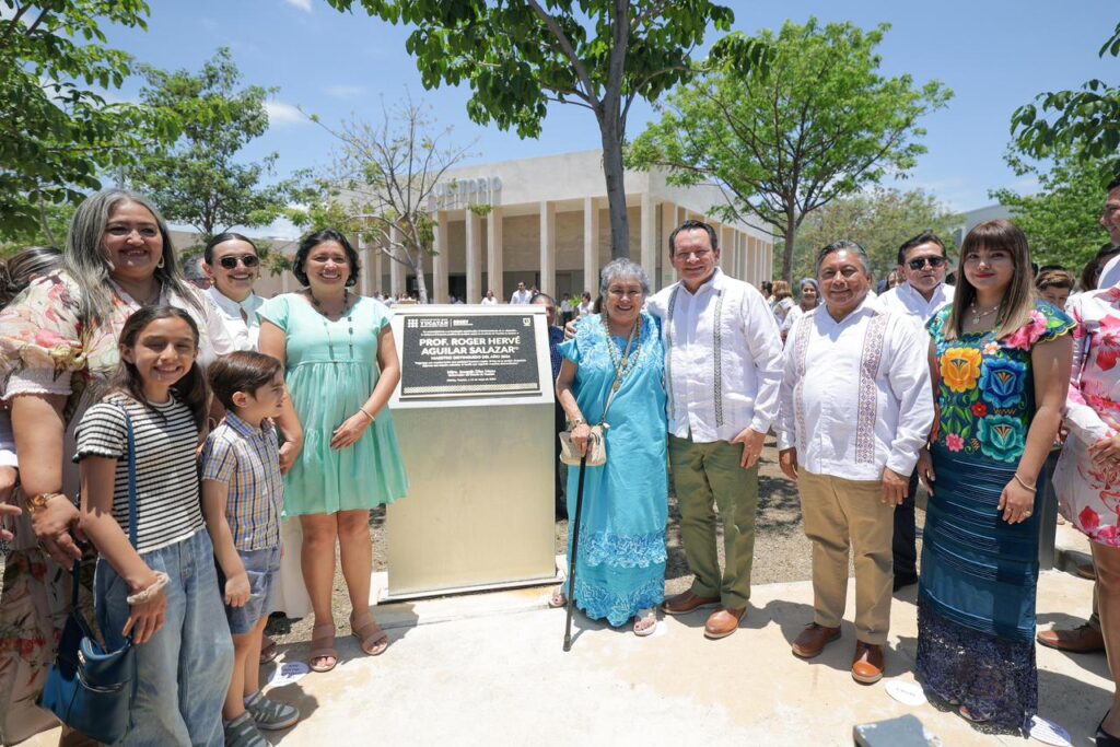 Gobierno de Yucatán rinde homenaje póstumo al maestro Roger Hervé Aguilar Salazar/ Joaquín Díaz Mena