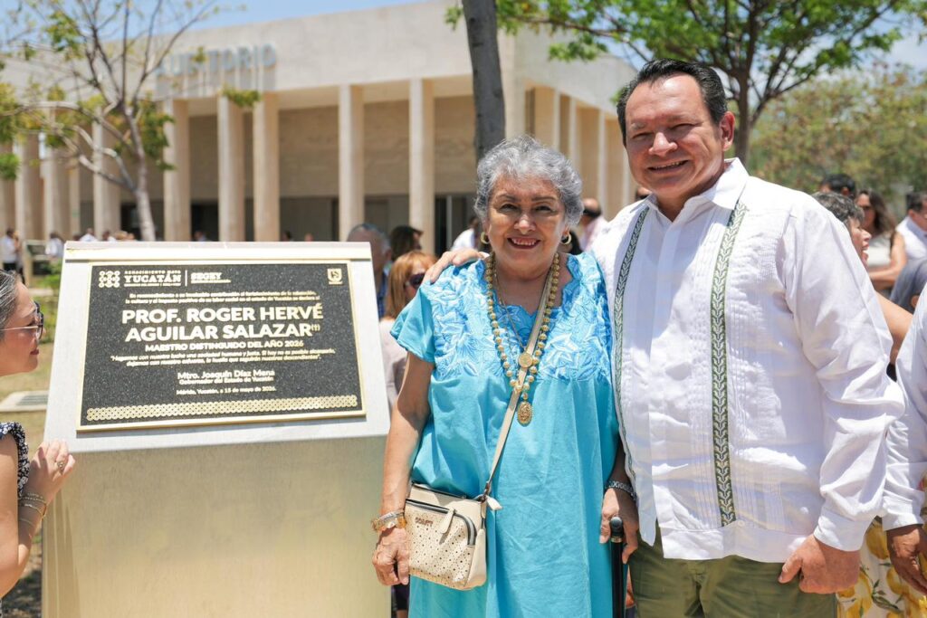 Gobierno de Yucatán rinde homenaje póstumo al maestro Roger Hervé Aguilar Salazar/ Joaquín Díaz Mena